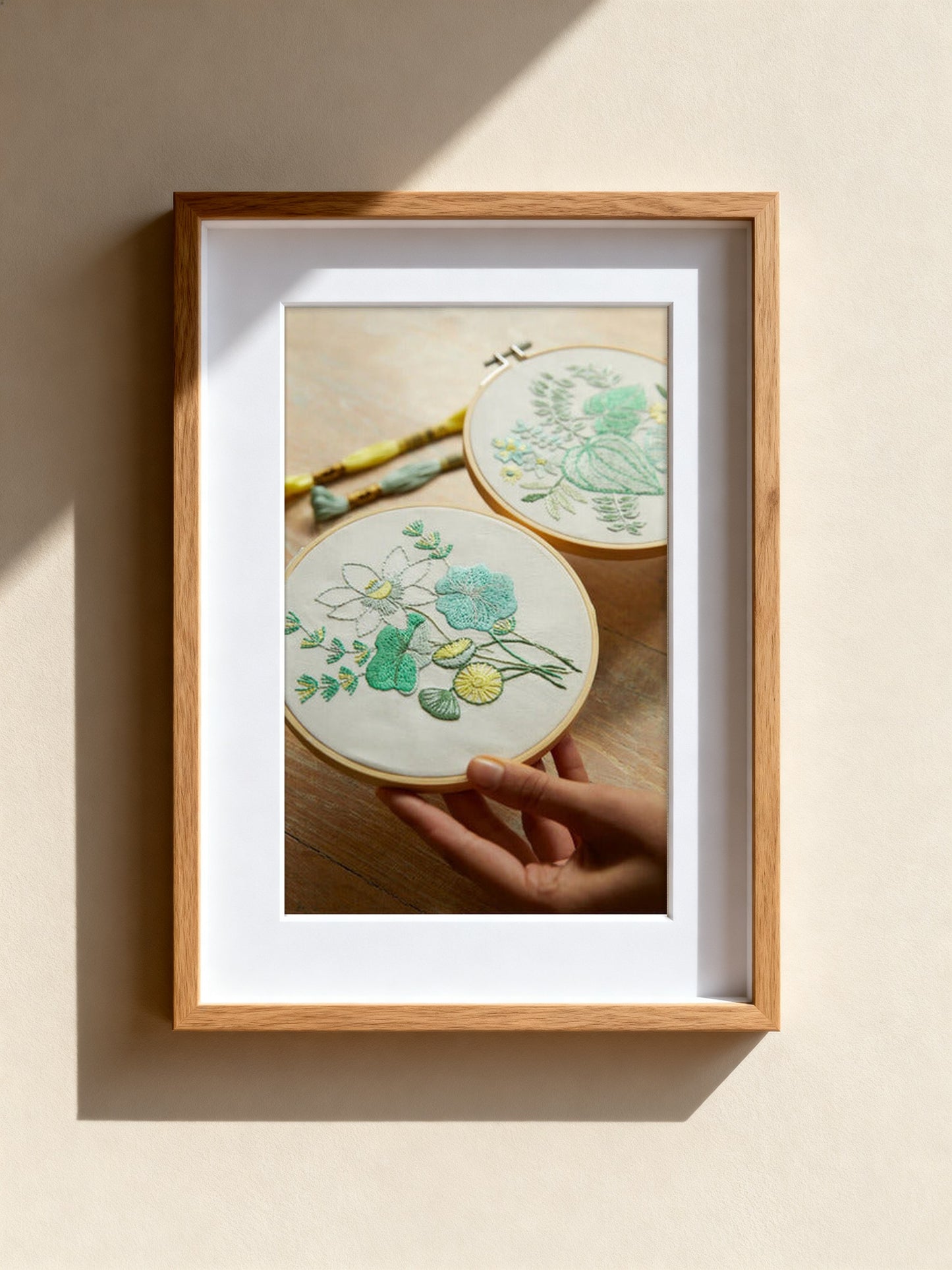 Cuadro de medio punto enmarcado - Mindful Making: Jardín acuático (26 x 26 cm) - Merceria Marieta