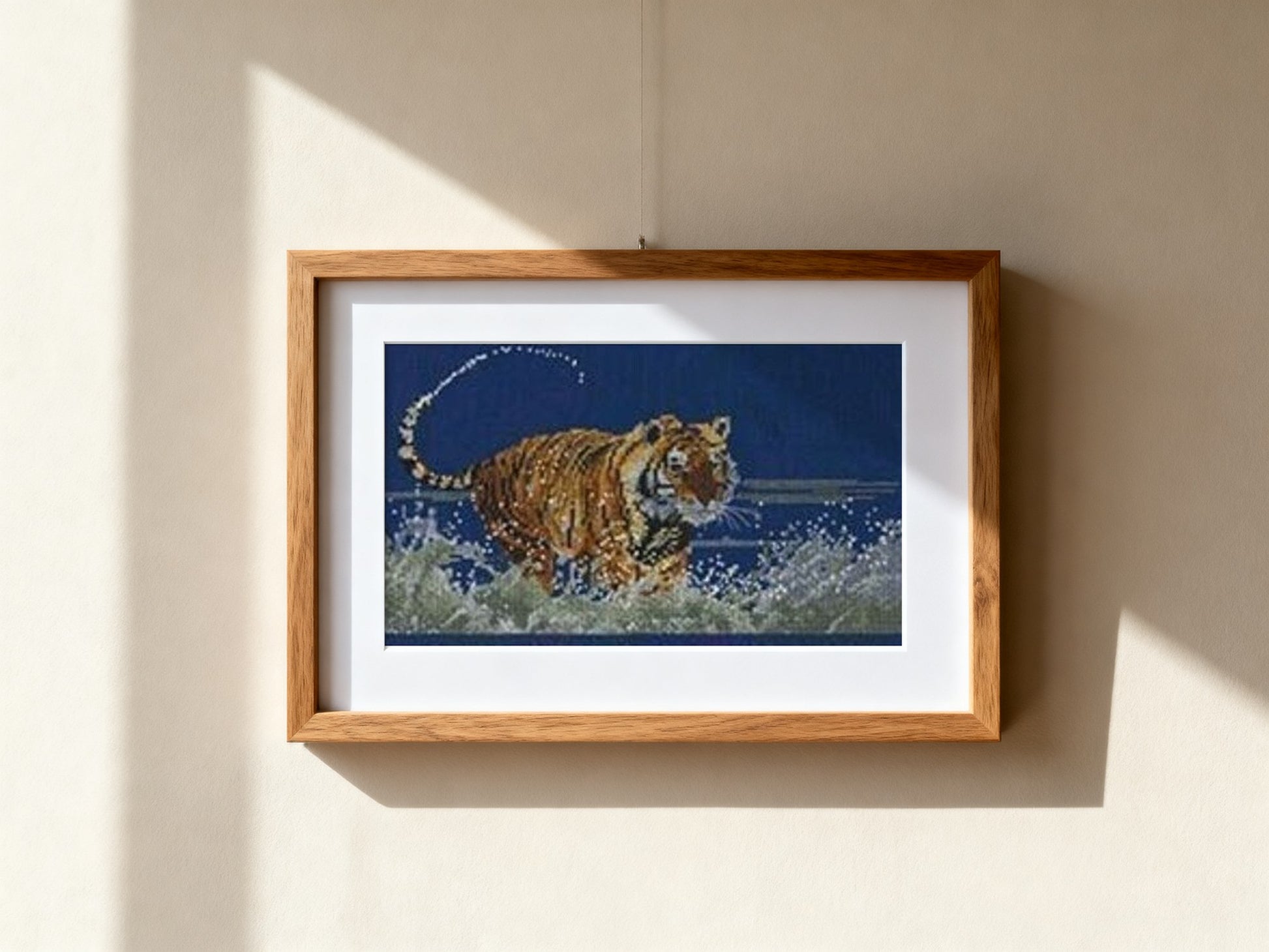 Cuadro de medio punto enmarcado - Le tigre dans la rivière - Merceria Marieta