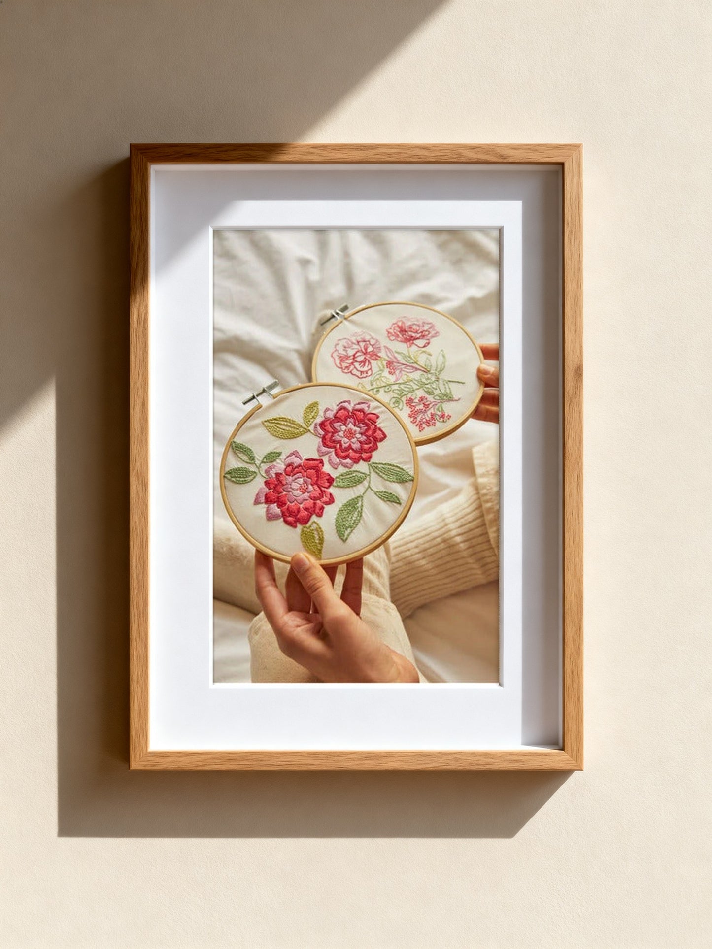 Cuadro de medio punto enmarcado - Mindful Making: Claveles poéticos (26 x 26 cm) - Merceria Marieta