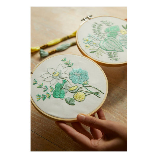 Mindful Making: Jardín acuático (26 x 26 cm)
